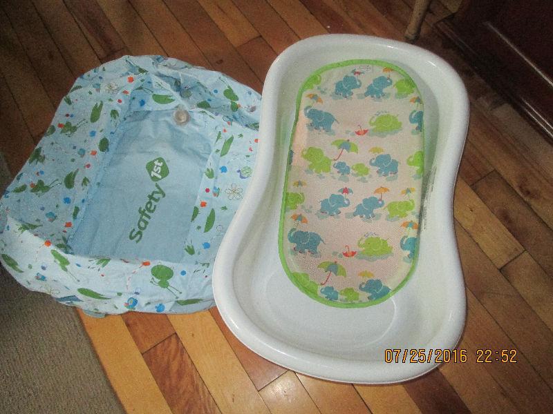 Baby Tub with little insert holder and another inflatable one