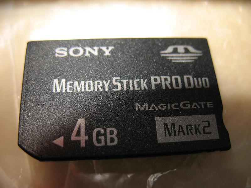 Sony Cyber-shot DSC S930 + 4GB Memory Stick Pro Duo