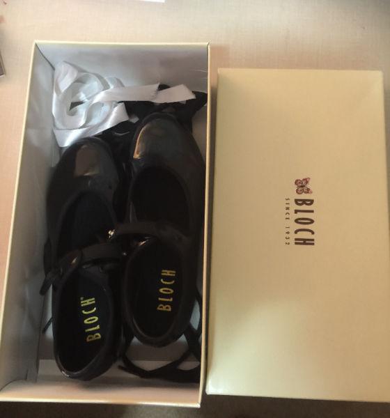 Size 4.5 Bloch girls Tap Shoes (Excellent condition)