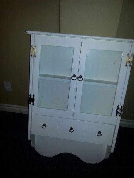 Nice smaller cabinet