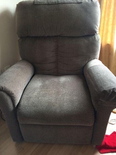 TAUPE / LIGHT BROWN LIFT CHAIR / RECLINER - VG CONDITION