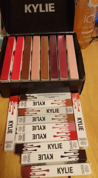 Kylie matt lipstick and kylie lipstick with lip liner