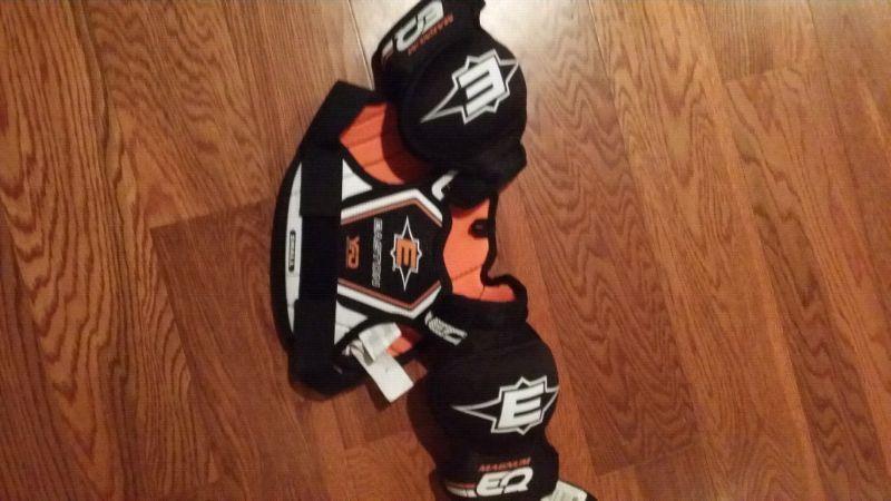 Youth hockey shoulder Pads