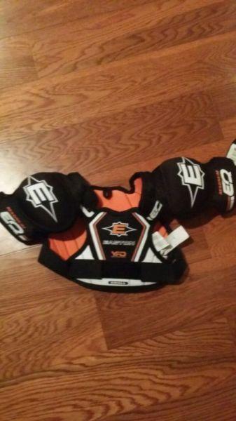 Youth hockey shoulder Pads