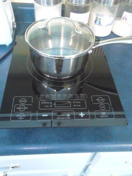 Kuraidori Induction cooktop with cooking pot