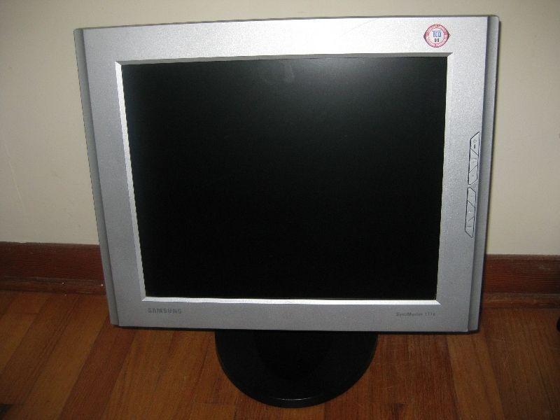 Various Size Good Working LCD Monitors