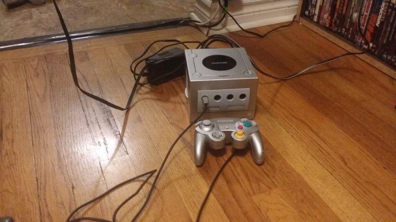 GAMECUBE +1 CONTROLLER. MEMORY CARD AND 13 GAMES