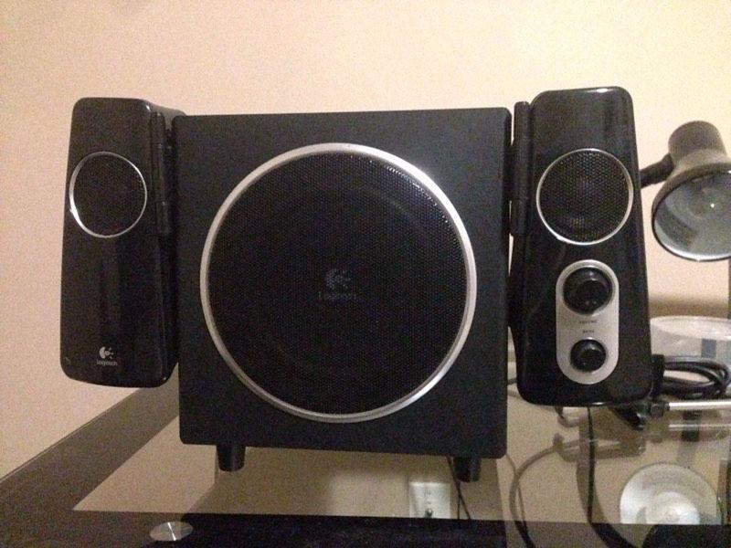 Multi-media computer speakers / stereo