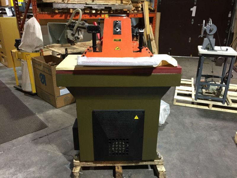 Atom type clicker press