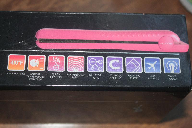 NUME HAIR STRAIGHTENER / FLAT IRON (heats up very quickly)