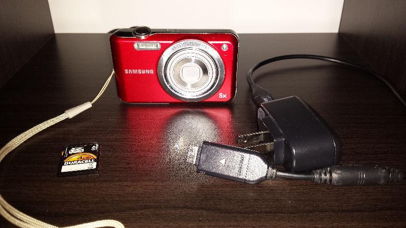 Samsung high quality digital camera with 4GB SDHC card