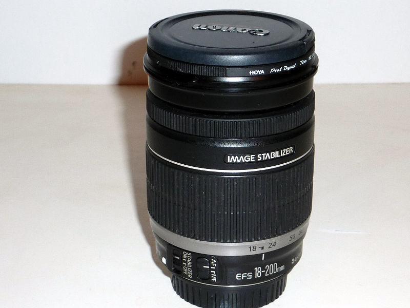 Canon EFS 18-200mm F3.5-5.6 IS lens