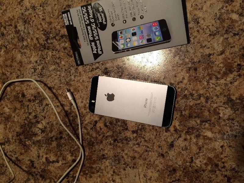 iPhone 5s 16gb bell/vervain space grey nothing owing works great