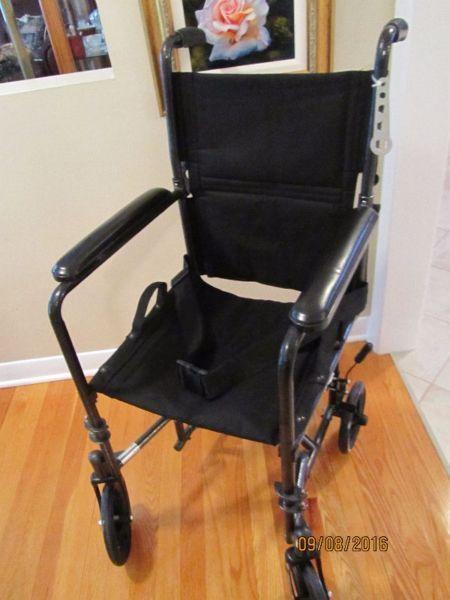 Wheelchair/transport chair, chaise roulante ou de transport