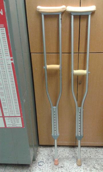 Aluminum Crutches $50 per pair (free delivery in )