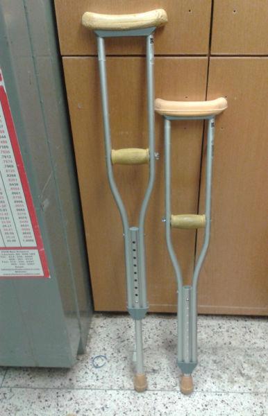 Aluminum Crutches $50 per pair (free delivery in )