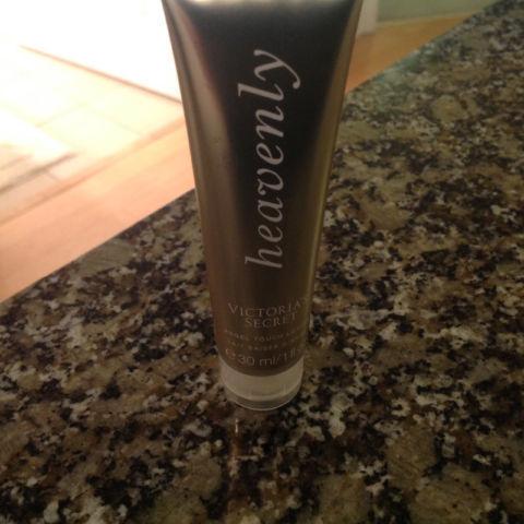 VICTORIA SECRET BRAND NEW BODY LOTION ; NEW COSMETICS VS SALE