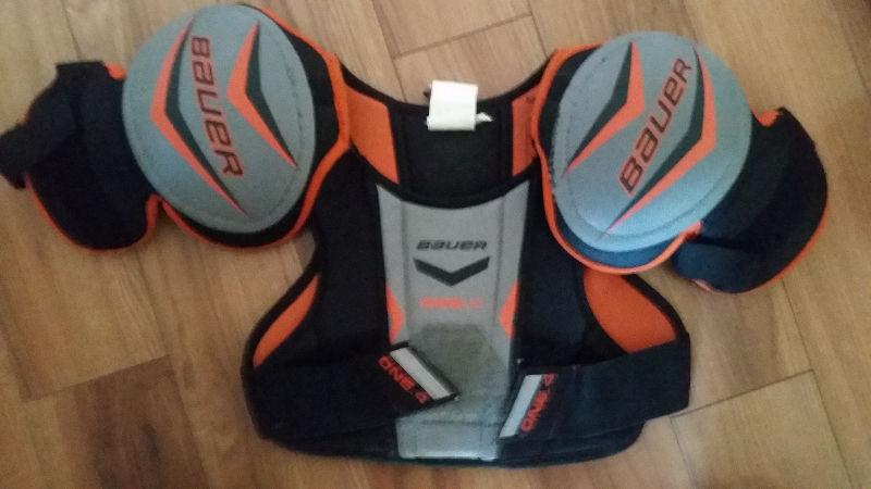 Kids Bauer one.4 Shoulder pads, size youth L