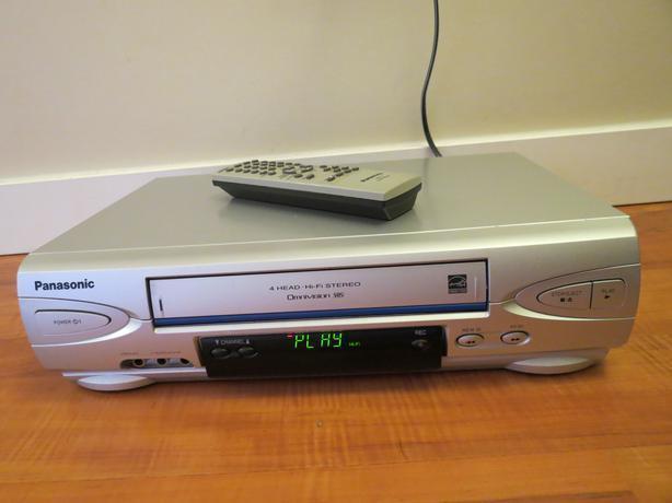 VCR Machine with Original Remote Control