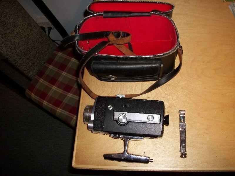 Vintage 1960's BELL & HOWELL Super 8 Movie Camera w/Carry Case
