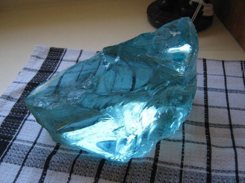 **RARE FIND AQUA/TURQUOISE CRYSTAL STONE**