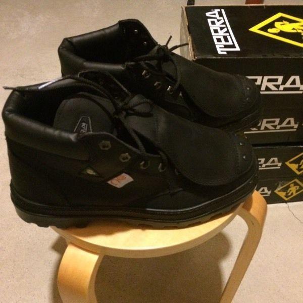 TERRA Safety Shoes Size 9
