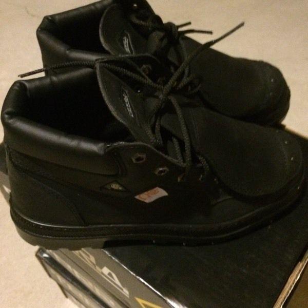 TERRA Safety Shoes Size 9