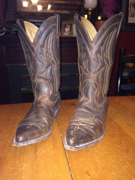 Awesome saddle leather Cowboy boots men's size 8