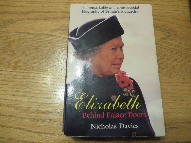 Elizabeth: Behind Palace Doors Paperback