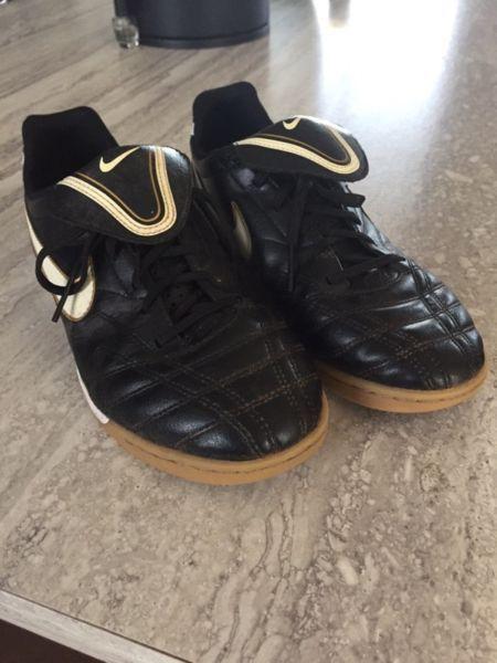 Indoor soccer cleats size 6