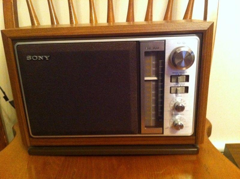 Vintage Sony ICF-9740W 2-Band AM/FM Table Radio