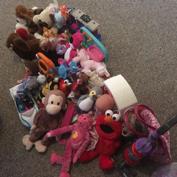 Huge bag of girls toys and stuffed animals,smoke free