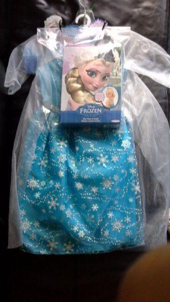 Disney Frozen Elsa Musical Light-Up Dress & Elsa Tiara and Braid
