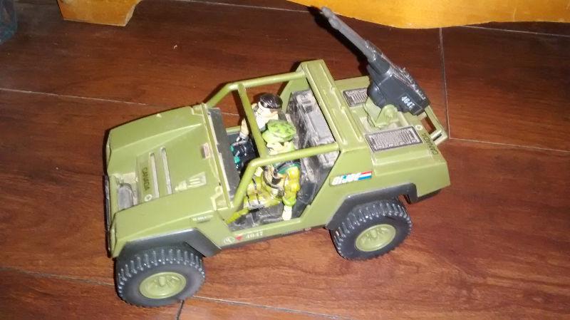 Vintage G.I. Joe Jeep w/two marines