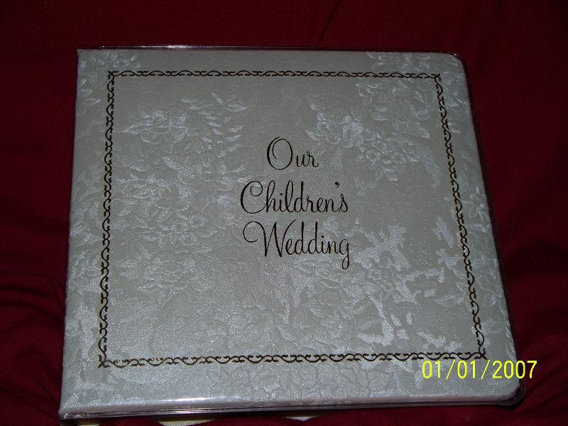 Wedding album (for parents to put children's wedding photos)