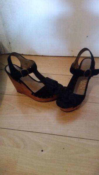 Size 8.5 womens shoes