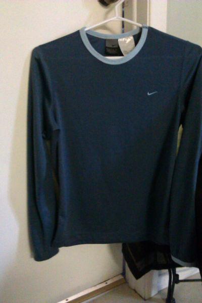 Nike, size 4-6 long sleeve two tone Blue DRI-FIT TOP