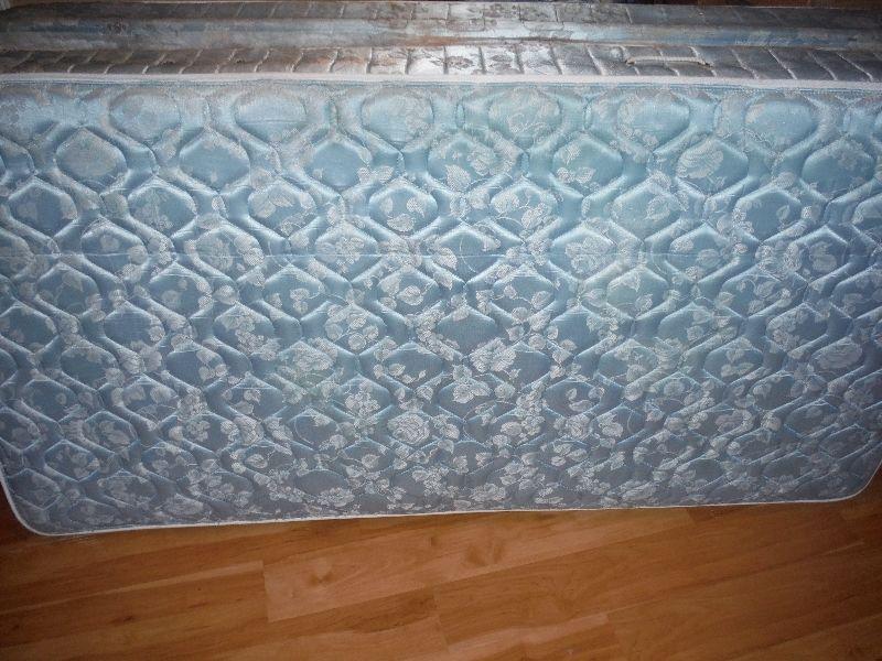 gently used mattress and box spring