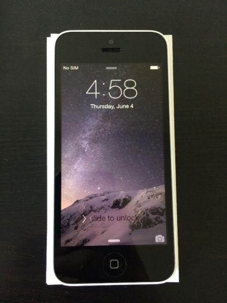 White iPhone 5C,16GB. Perfect Condition. ROGERS/CHATR