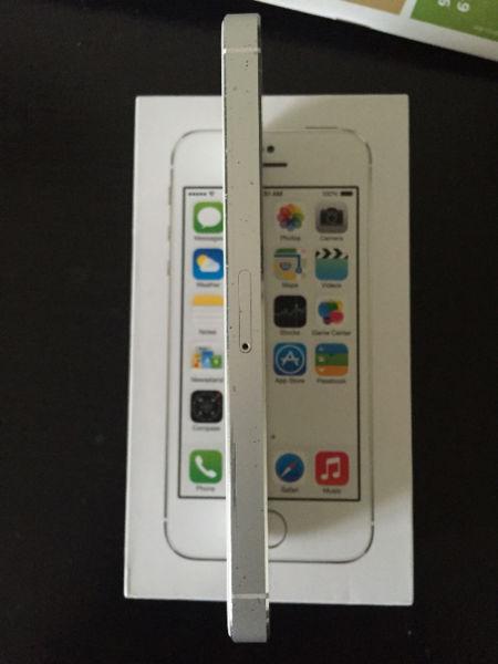 White iPhone 5s,16GB. Good Condition. Locked to TELUS/KOODO