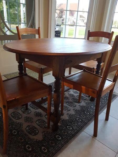 Dining room table with 4 chairs (not a set)