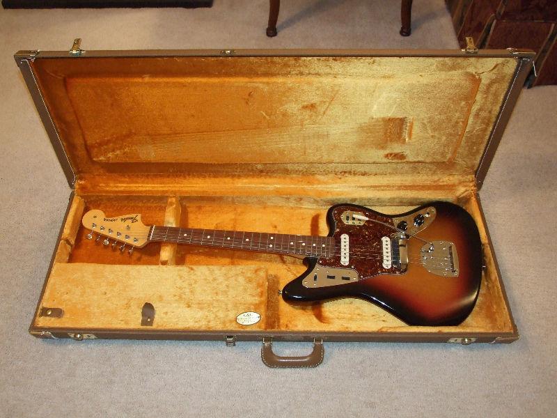 American AVRI Fender 62 Jaguar and Case