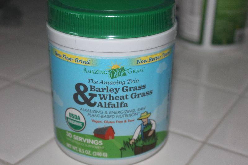 Barley, Wheat and Alfalfa Grass Powder for in Smoothies