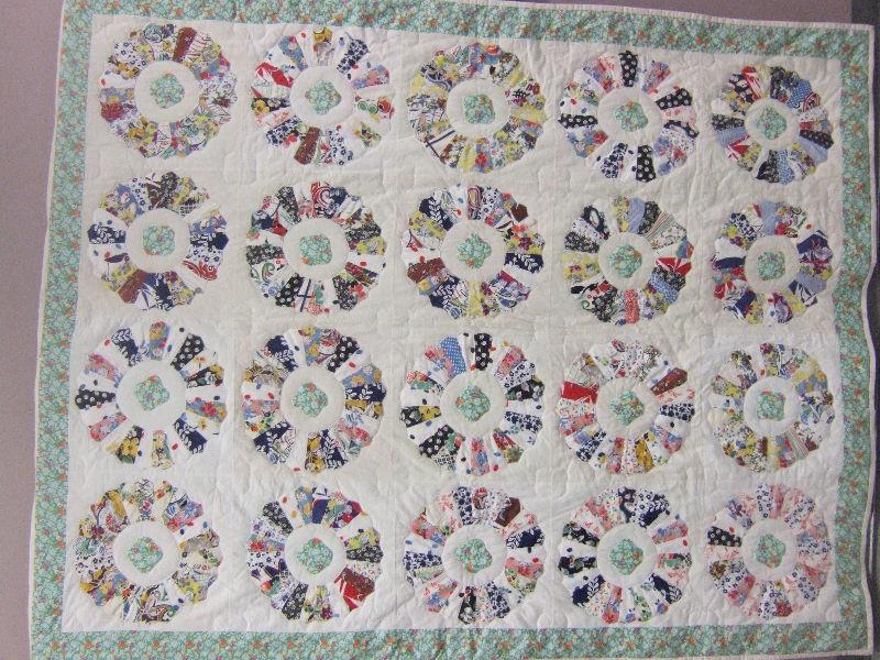 Homemade Quilt with Dresden Plate Pattern