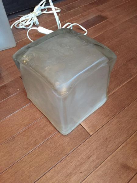Square accent lamp