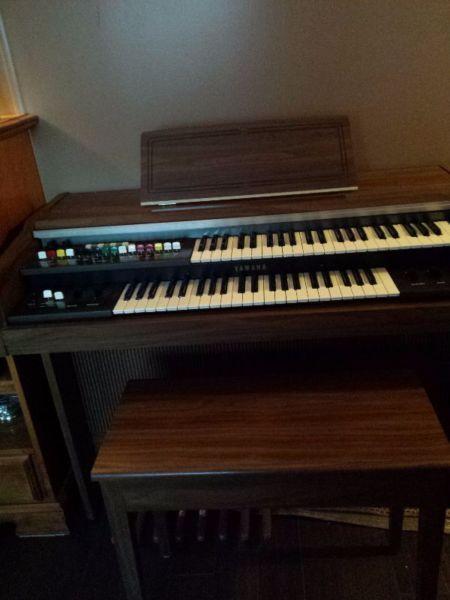 ELECTRIC ORGAN WITH BENCH