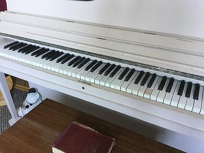 Mahogany piano BELL