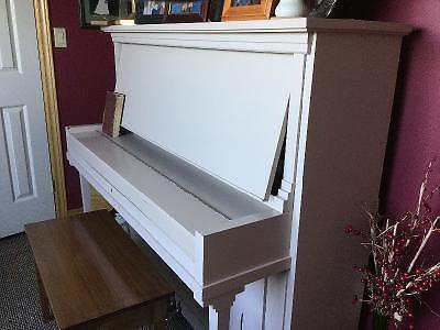 Mahogany piano BELL