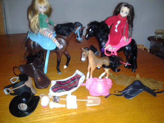 2 Lotus Dolls and CC Horses toys
