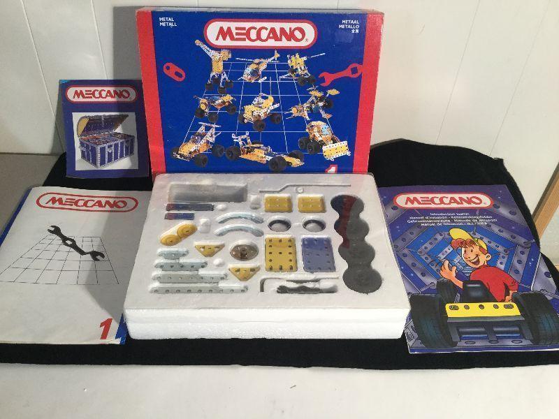 Meccano Metal set that builds 15 Models great condition Manual